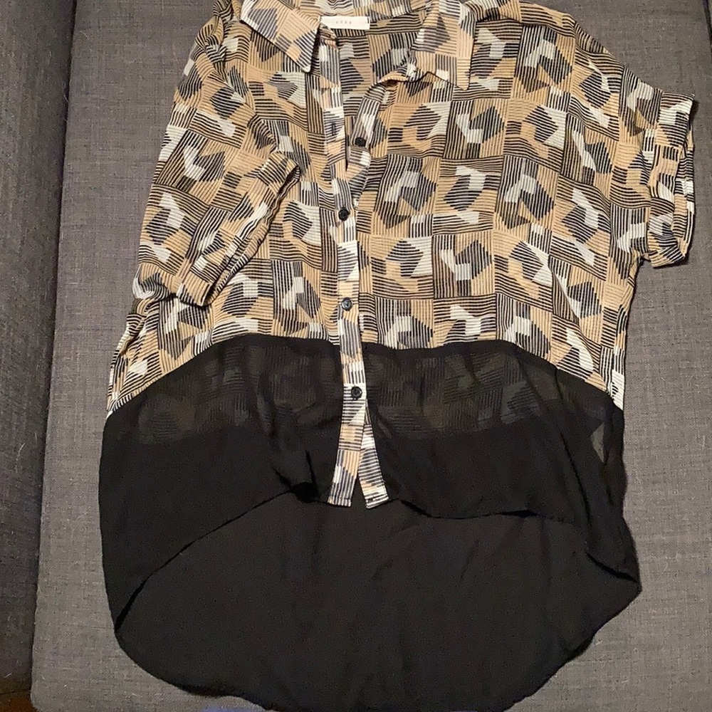 Sheer hi-Lo printed top